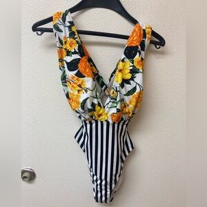 CUPSCHE Floral and Striped one Piece Swimsuit Size Large